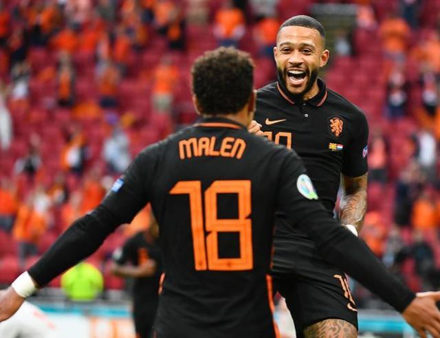 展现了他既 展现了他既