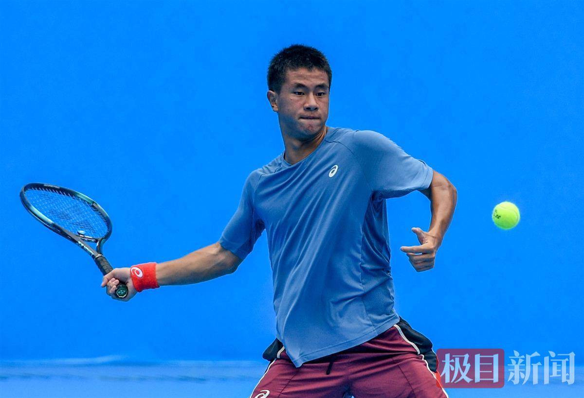 展现出更高 展现出更高