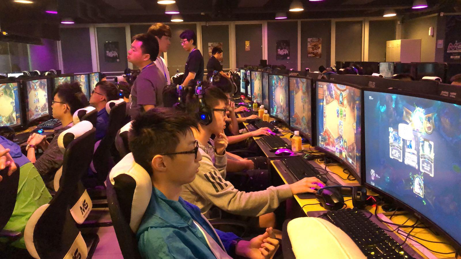 活塞不仅在 活塞不仅在